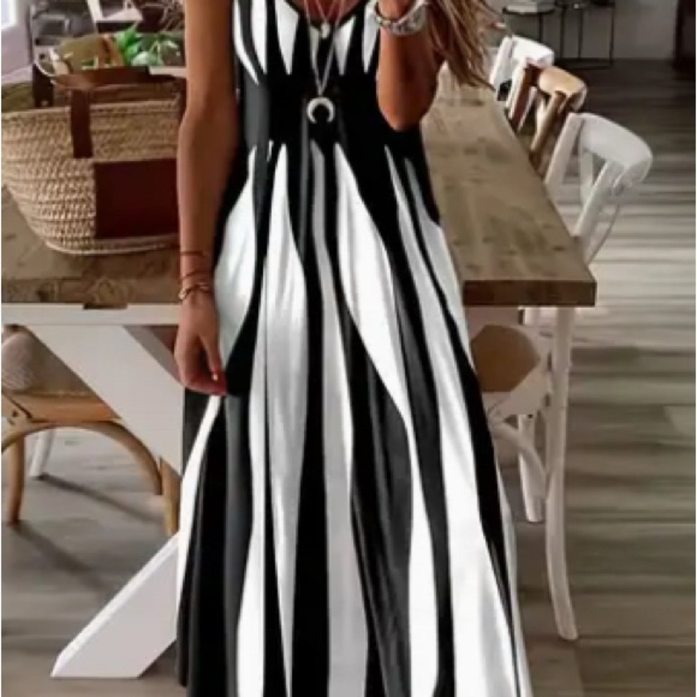 NWOT Ladies Sz S Elegant Black and White Striped Dress